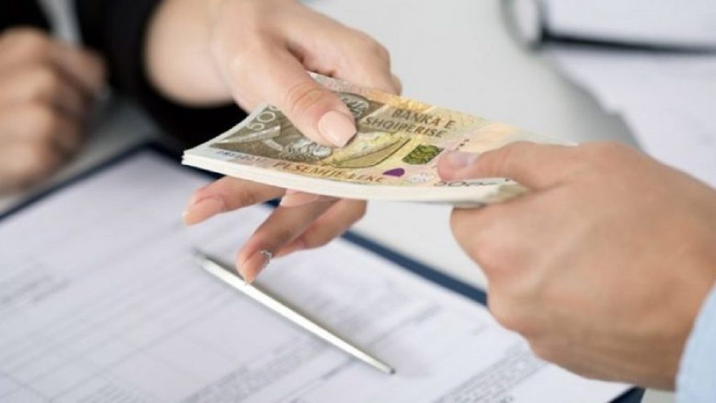 Qeveria miraton vendimet për rritjen e pagave 2.5 për qind për mësuesit, policët dhe ushtarakët